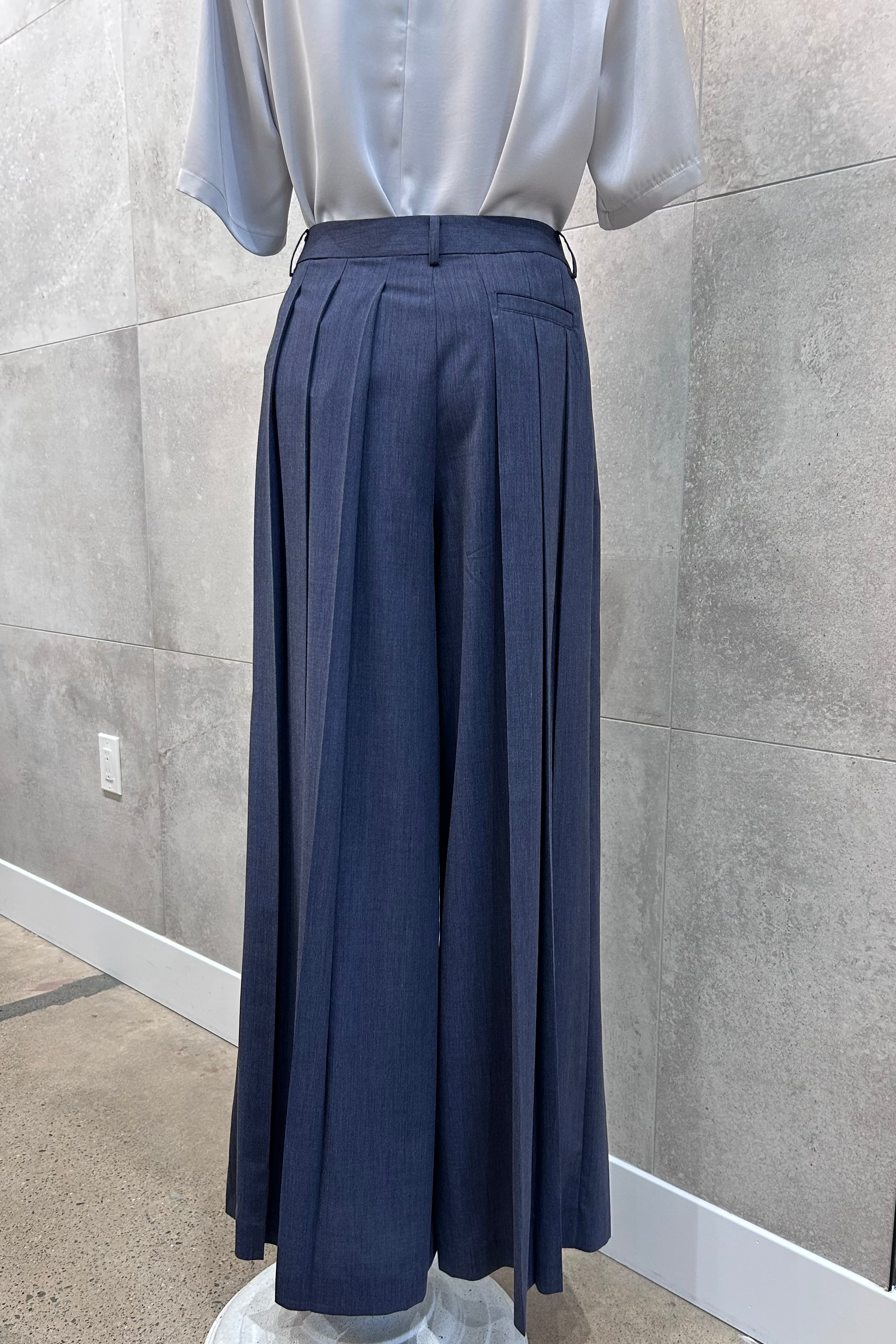 Fay Extra Wide Pin Tuck Slacks