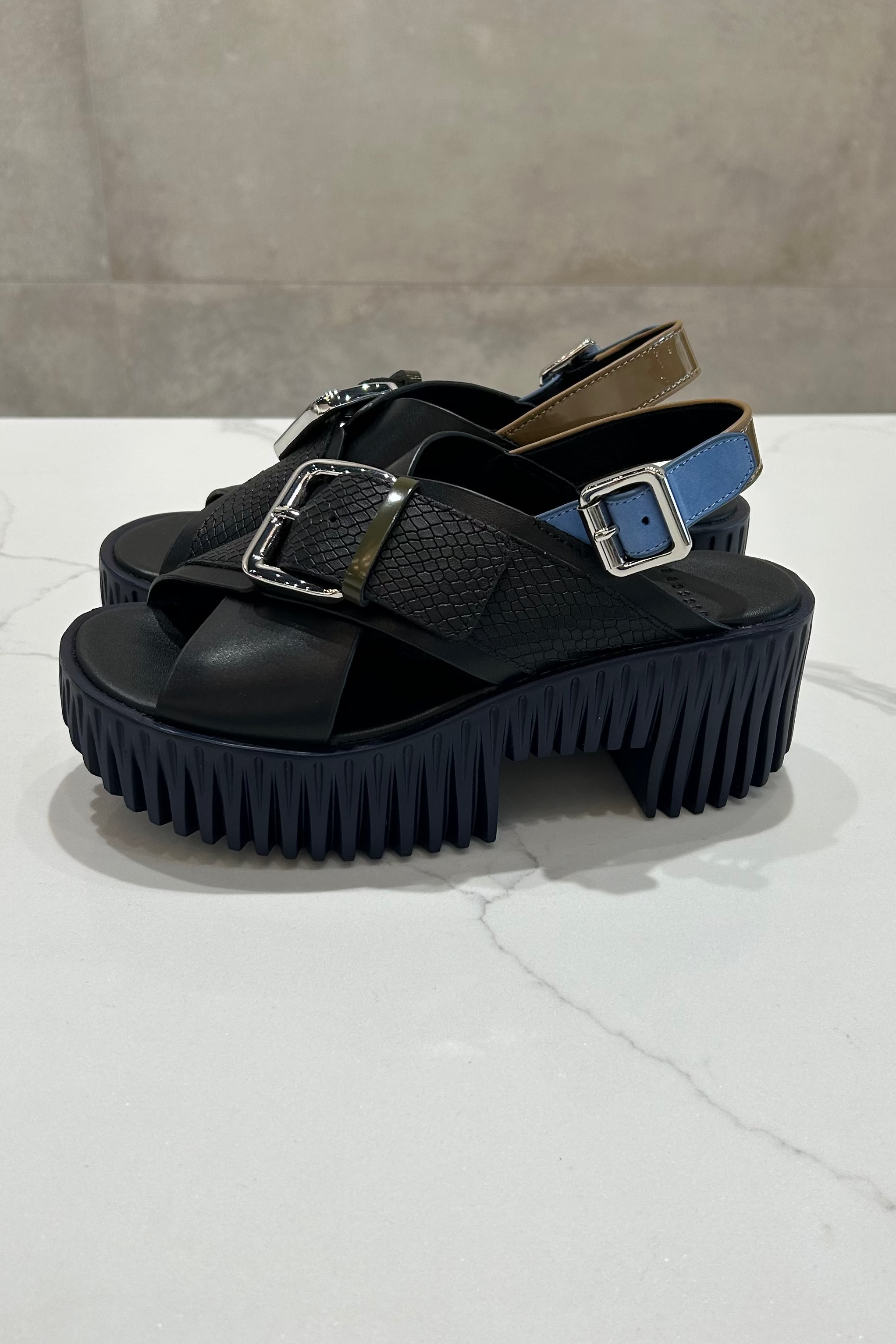 Pila Platform Sandal