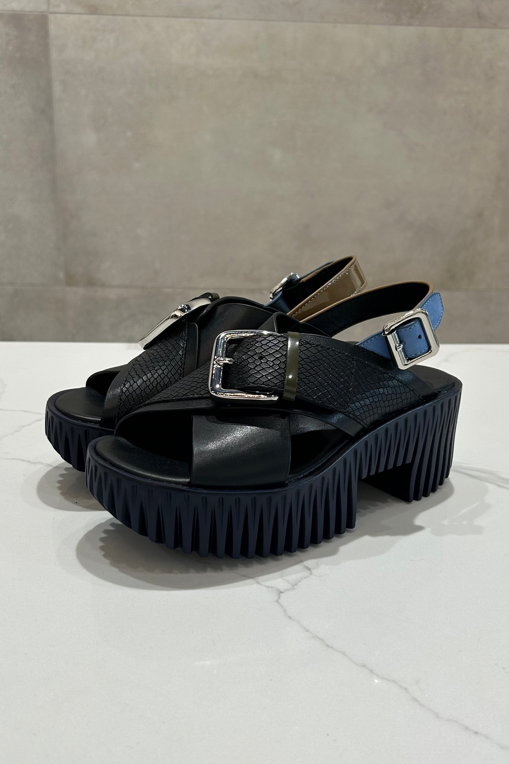 Pila Platform Sandal