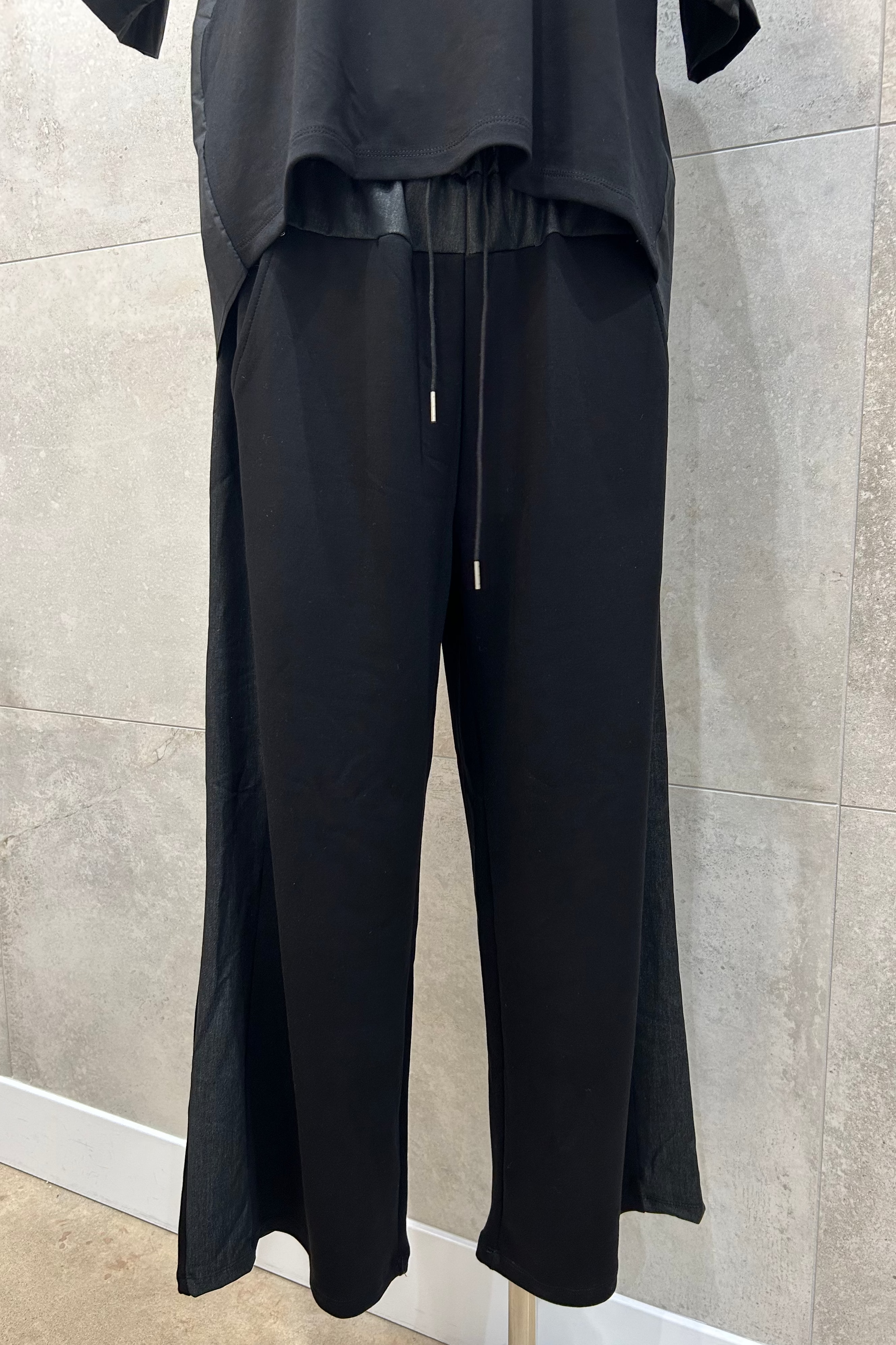 Shua Drawstring Relaxed-Fit Pants