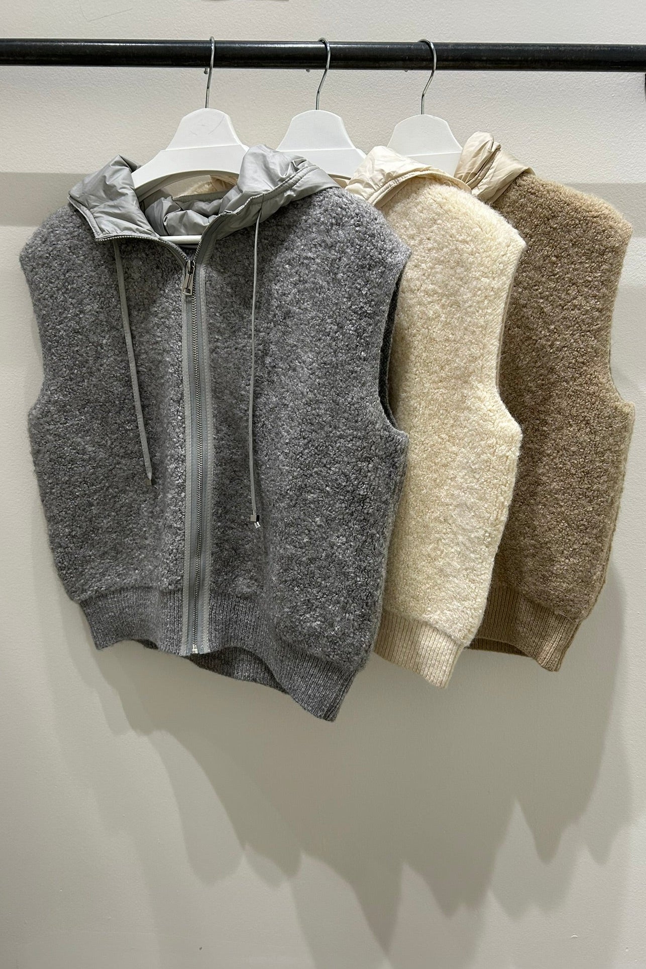 Aura hooded Zip up Vest