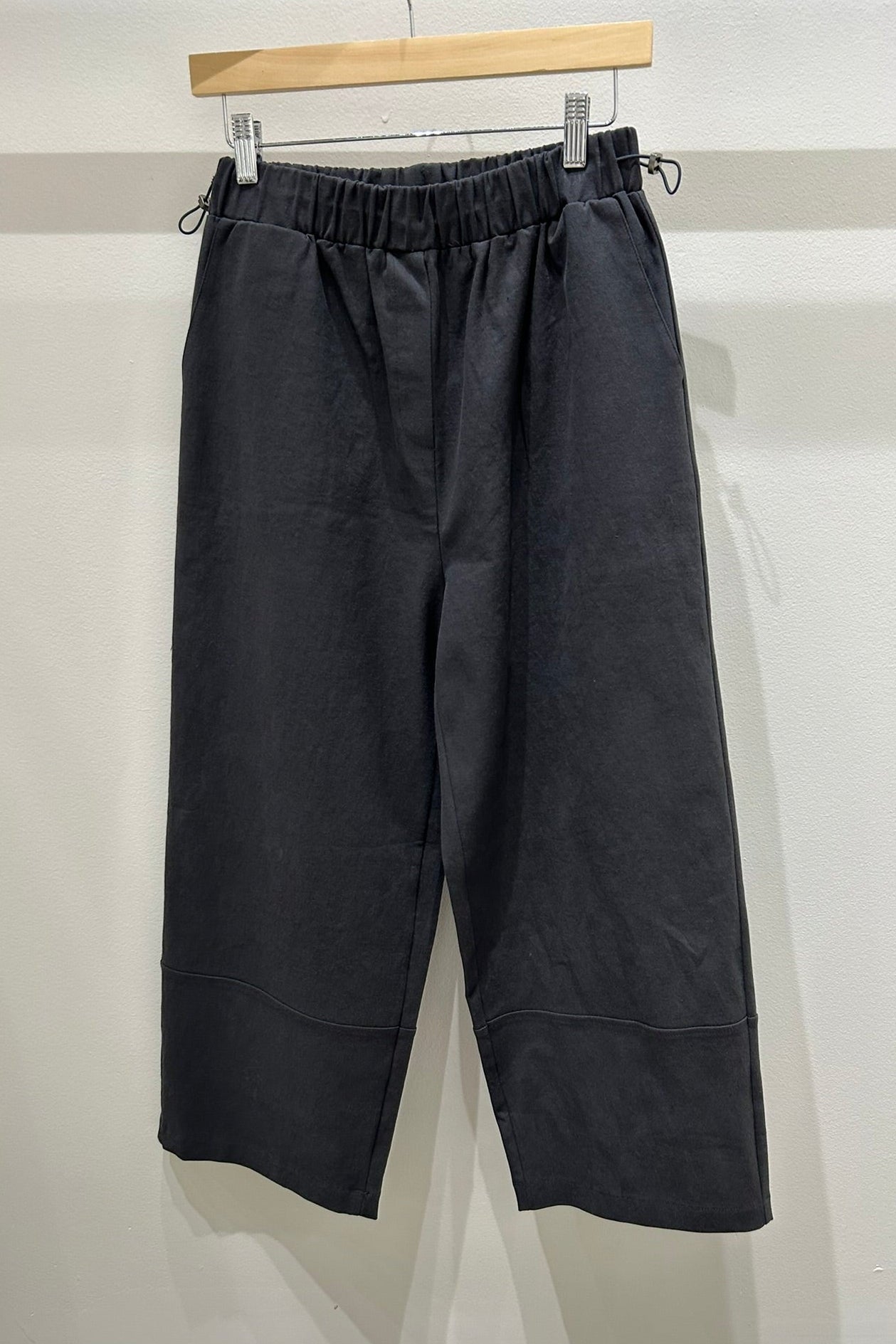 Toggle Barrel Cotton Pants