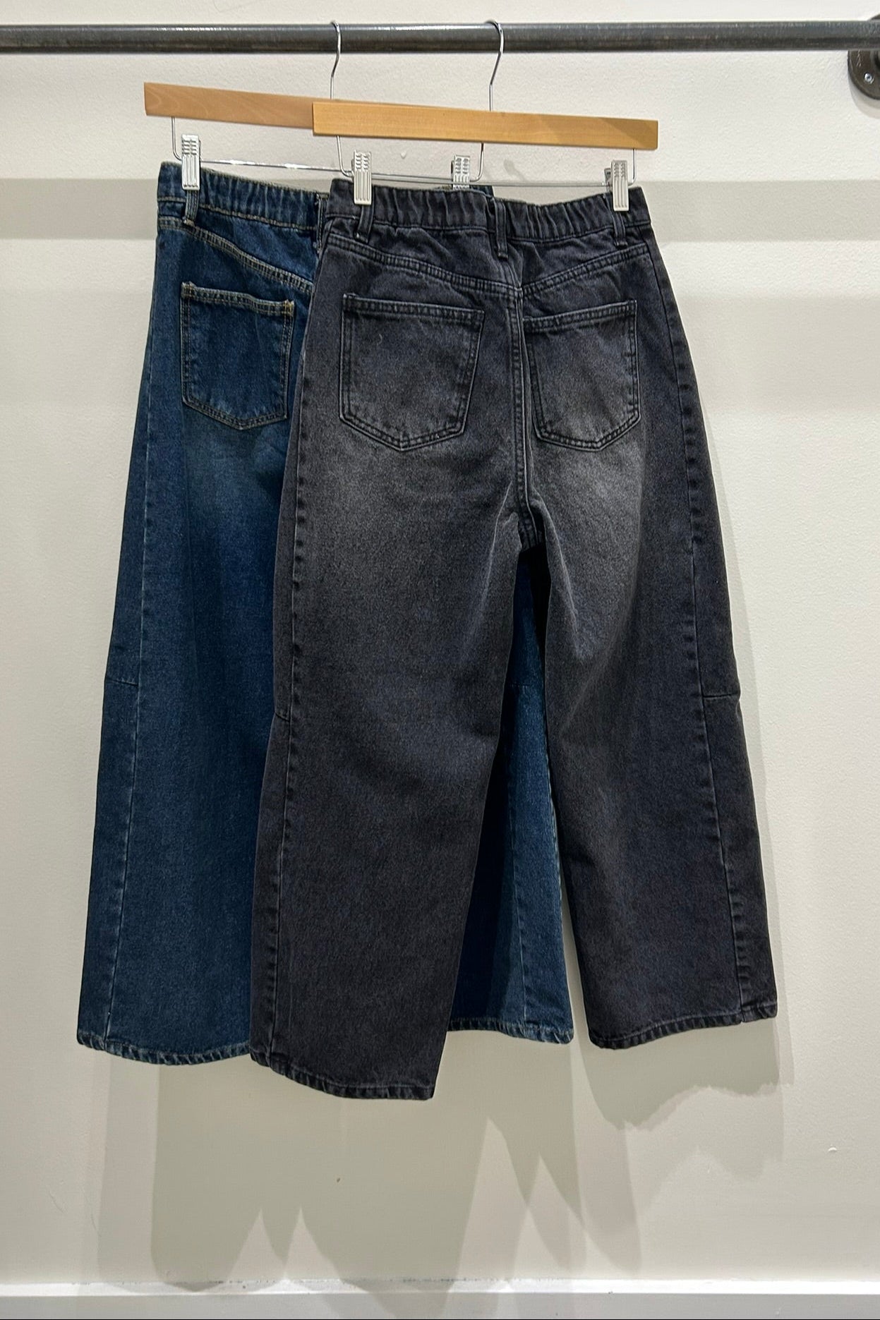 Yena Side Seam Fleece Lined Barrel Jeans