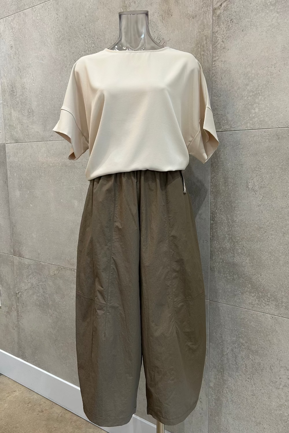 Crisp Wide Barrel Pants