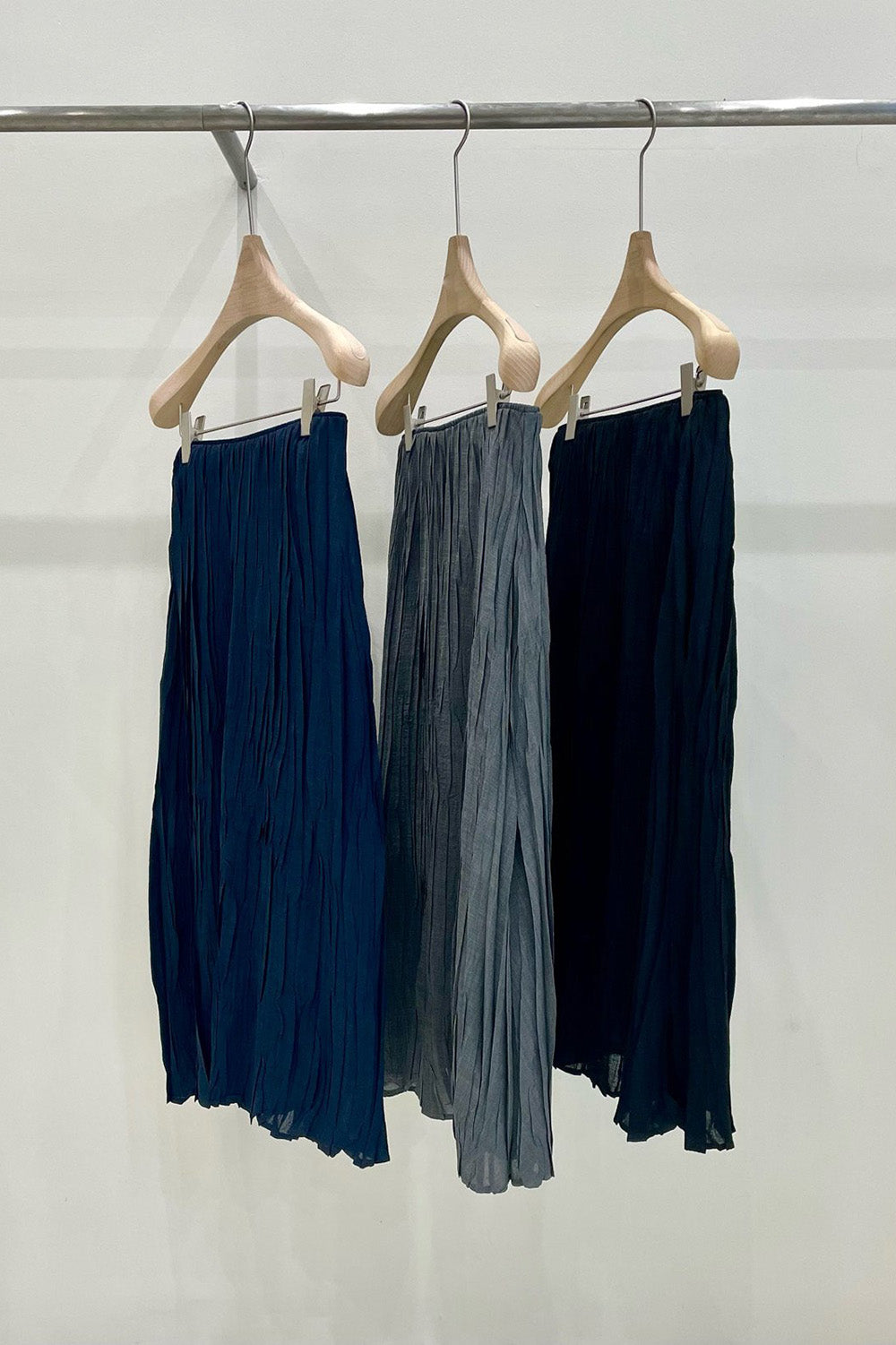 Pleated Linen Blend Midi Skirt