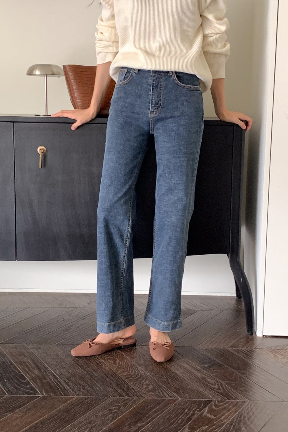 Semi Wide Hidden Banding Jeans