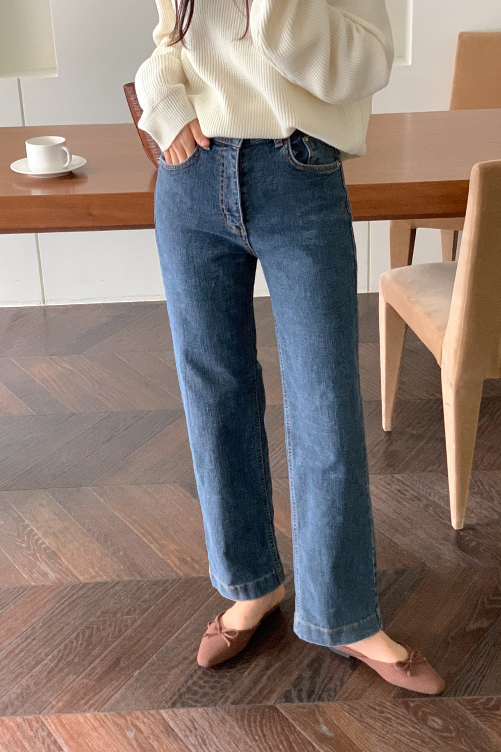 Semi Wide Hidden Banding Jeans