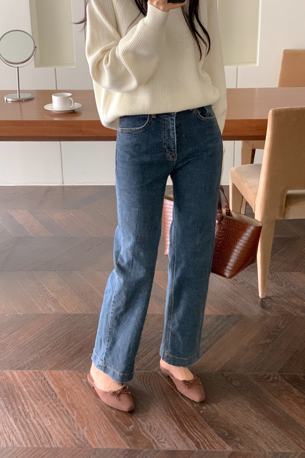 Semi Wide Hidden Banding Jeans