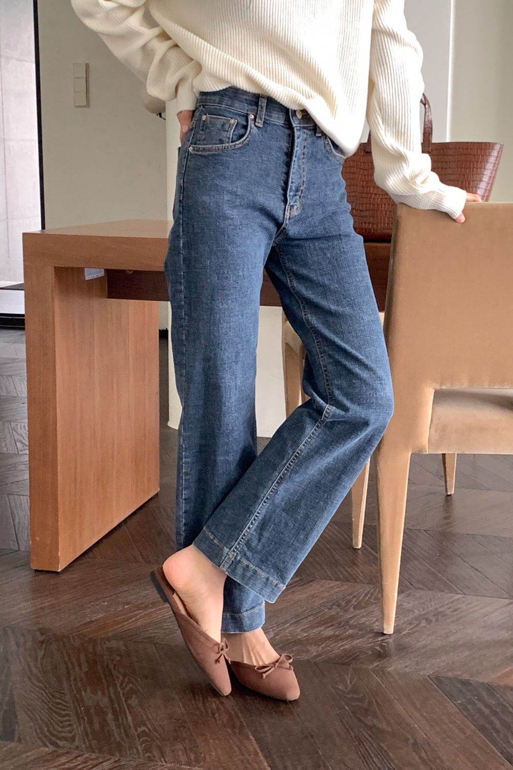 Semi Wide Hidden Banding Jeans