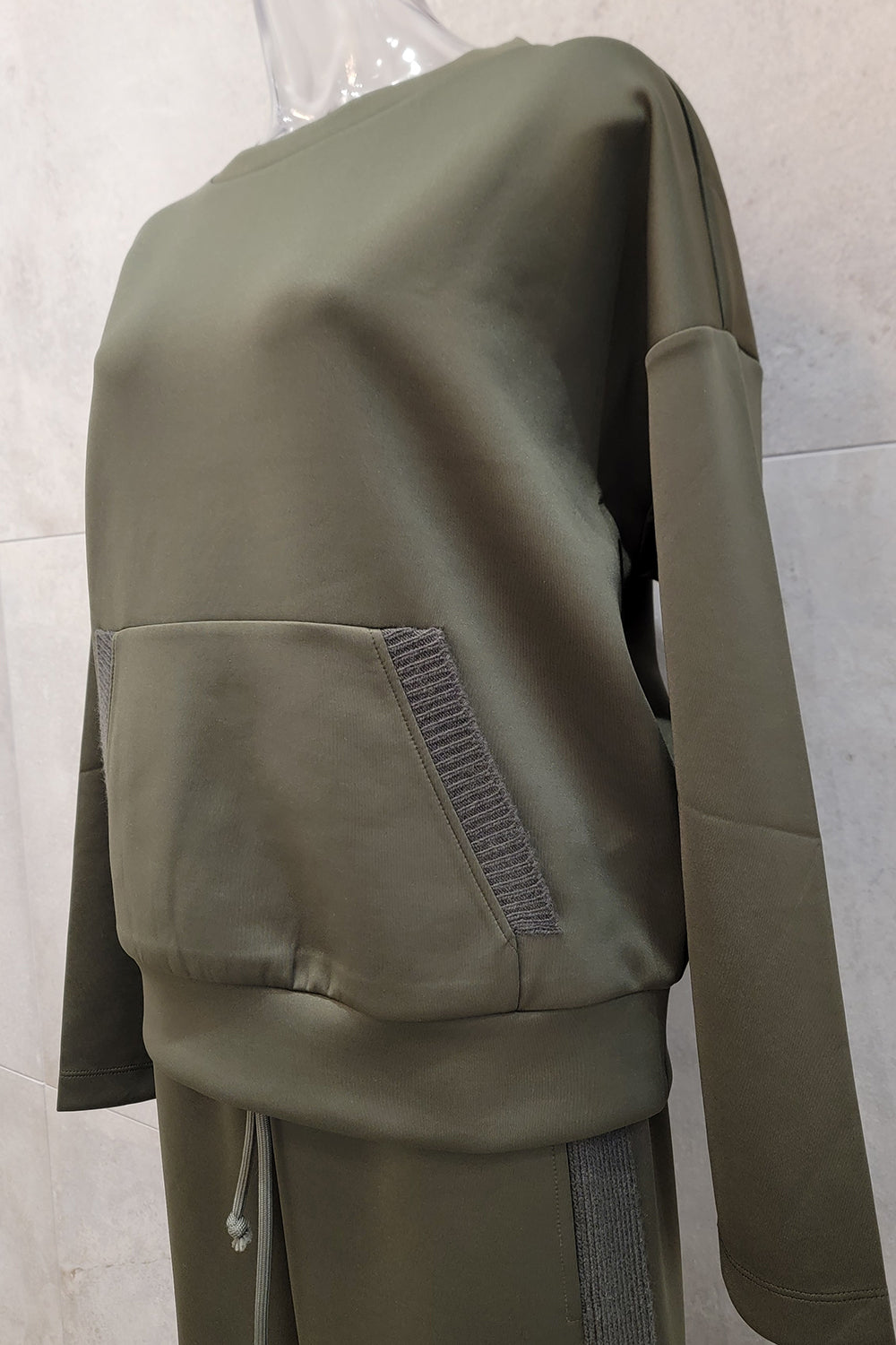 Ribbed Pocket Detail Sweatshirt