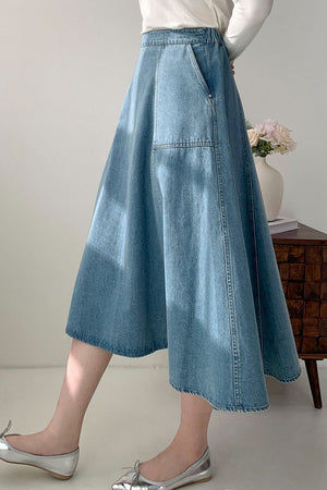 Cute denim skirt for spring 