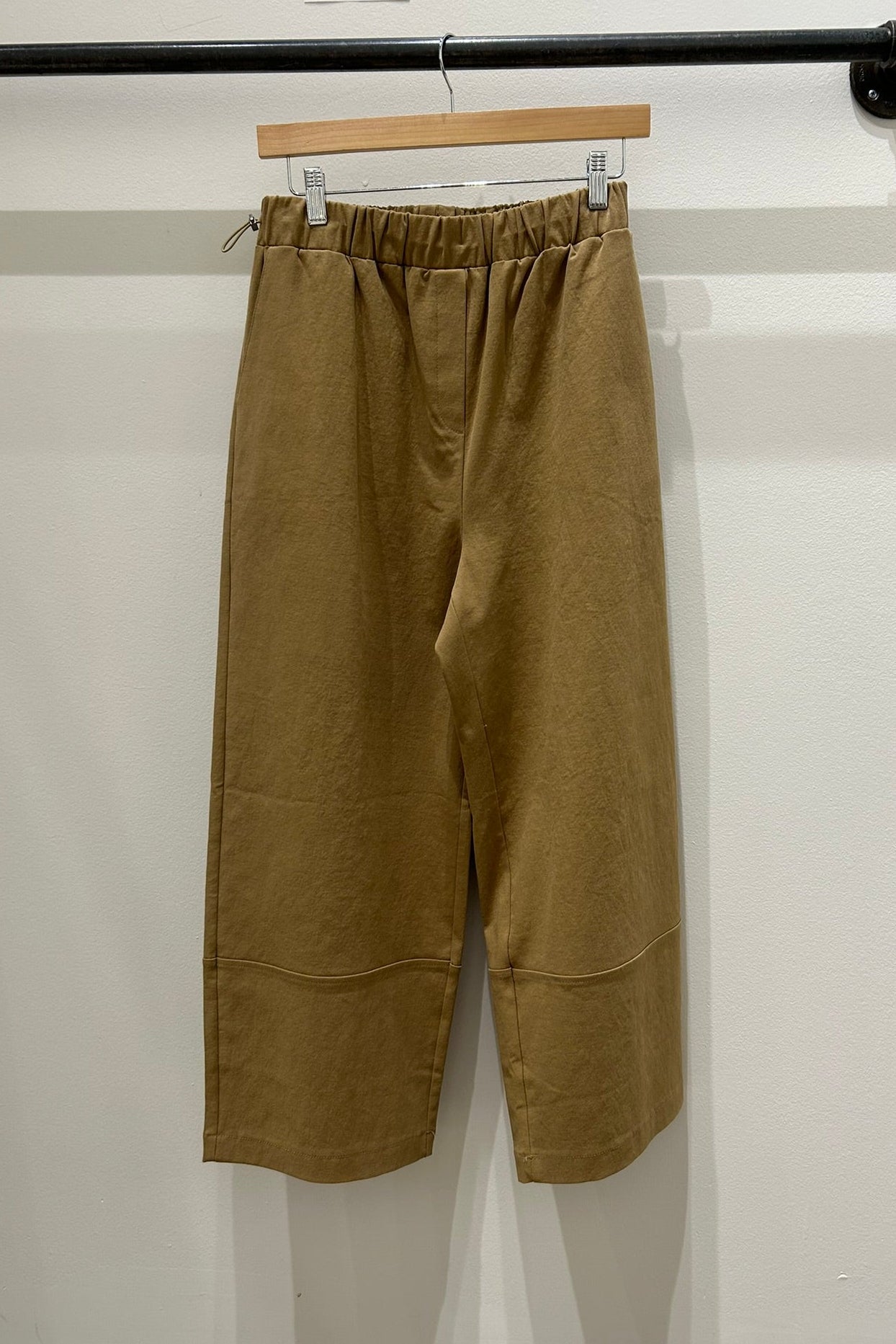 Toggle Barrel Cotton Pants