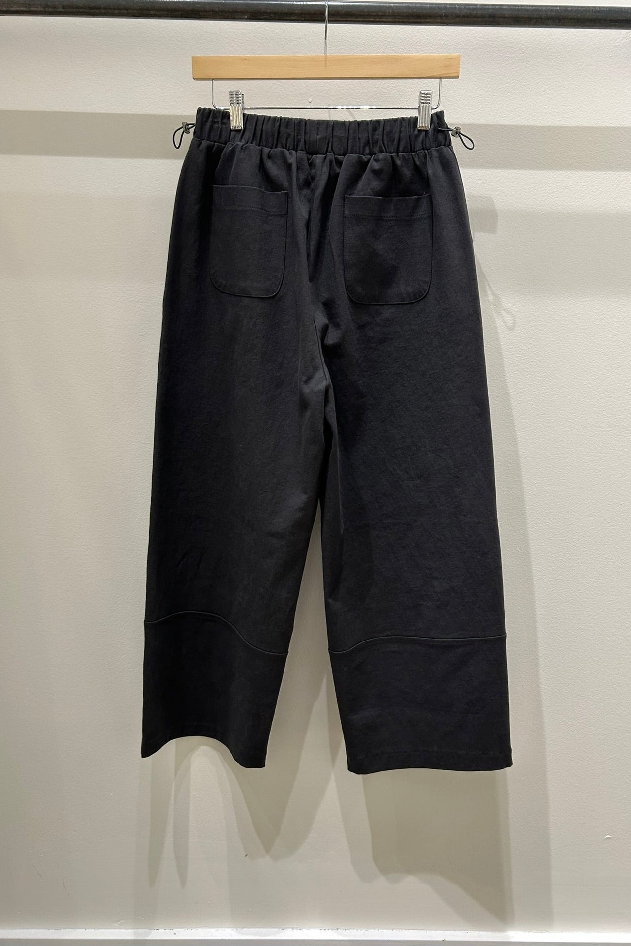 Toggle Barrel Cotton Pants