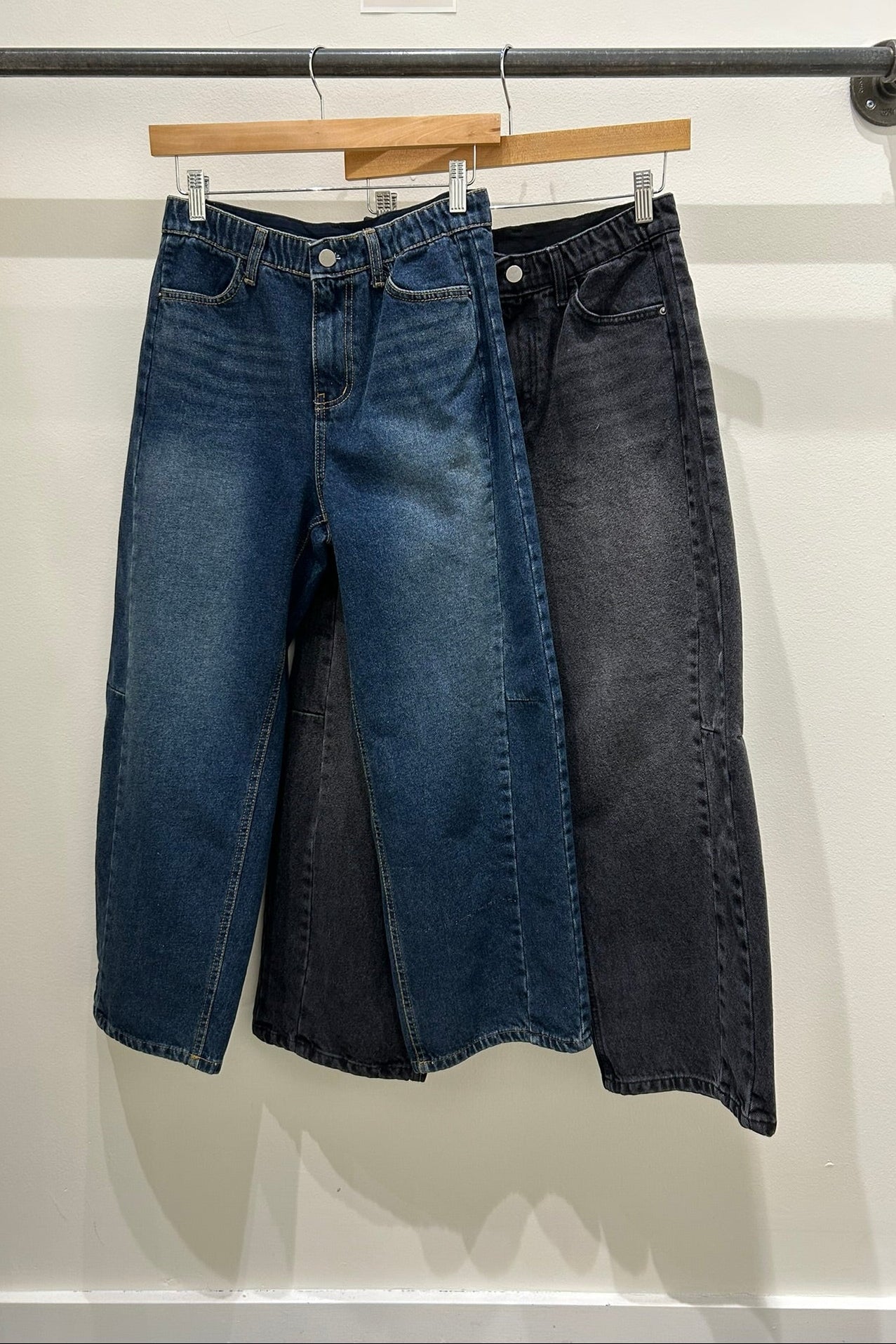 Yena Side Seam Fleece Lined Barrel Jeans