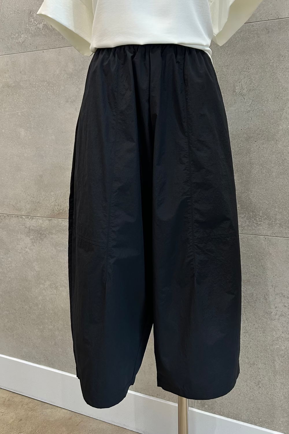 Crisp Wide Barrel Pants