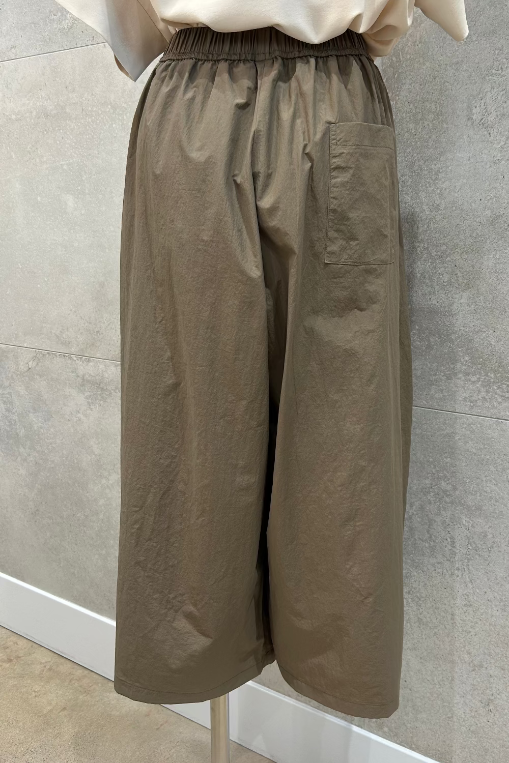 Crisp Wide Barrel Pants