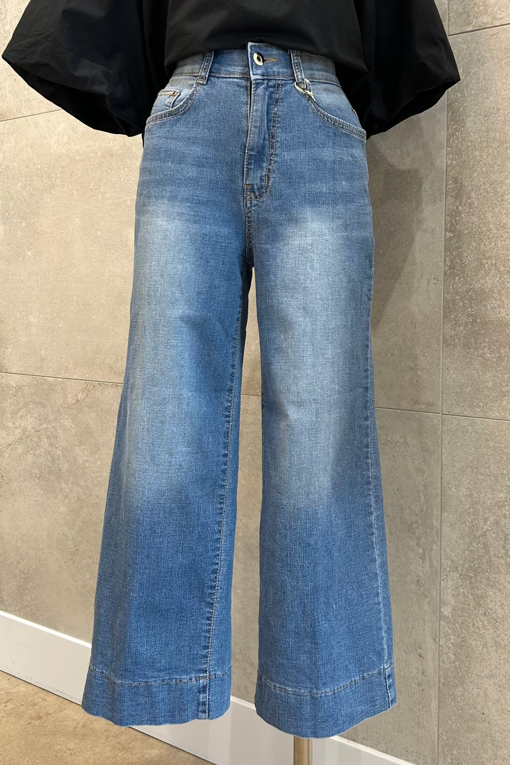 Heidi Straight Fit Jeans