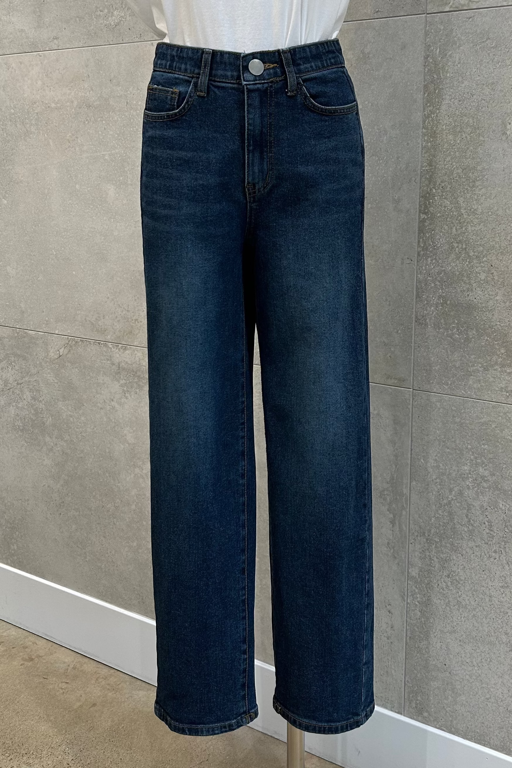 Ana Stretchy Straight Fit Jeans